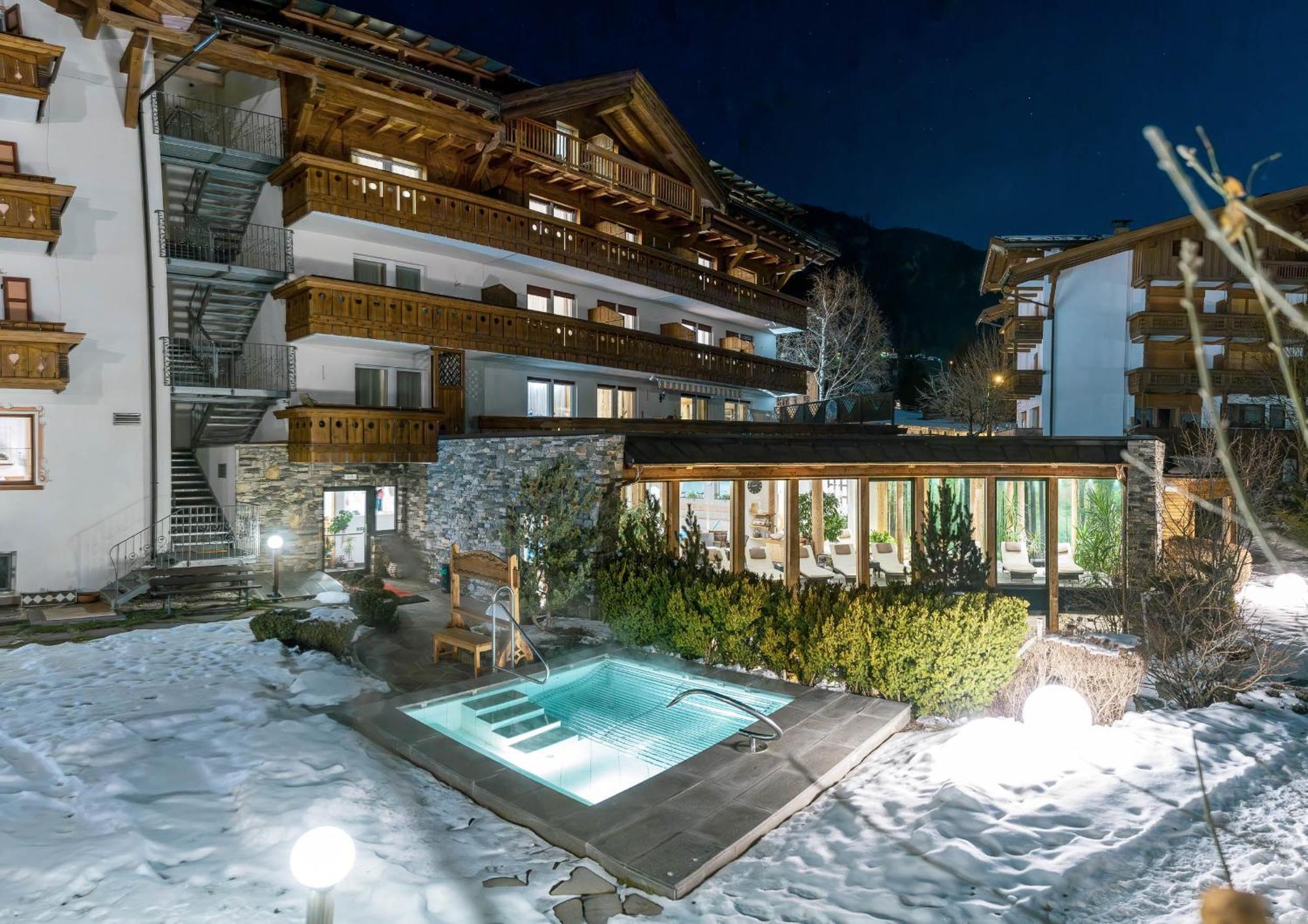 Hotel Gran Paradis Campitello di Fassa Exterior photo